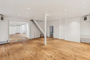 Contemporary Showroom in Le Marais - Image 5