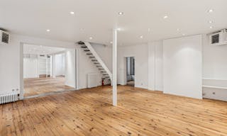 Contemporary Showroom in Le Marais - Image 5