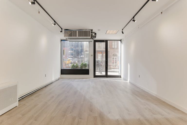 Beautiful White Box in Tribeca - Image 0
