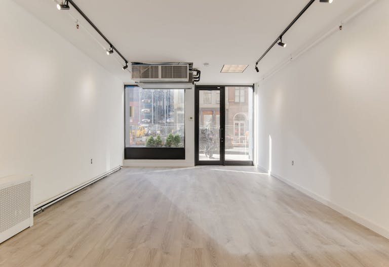 Beautiful White Box in Tribeca - Image 0