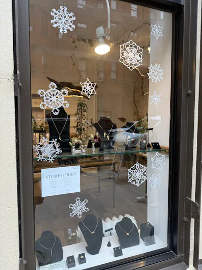 Charming Boutique Space in Upper West Side ? Nature-Inspired Artistry - Image 3