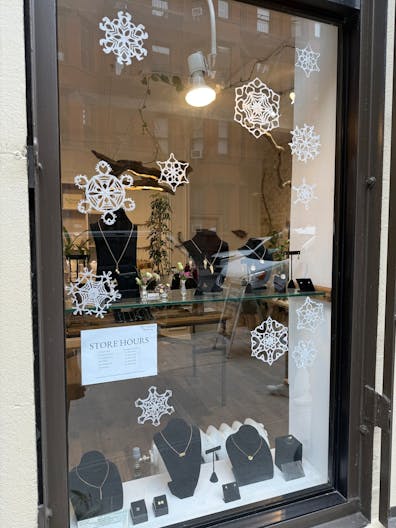 Charming Boutique Space in Upper West Side ? Nature-Inspired Artistry - Image 3