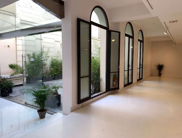 400m2 Showroom - Image 1