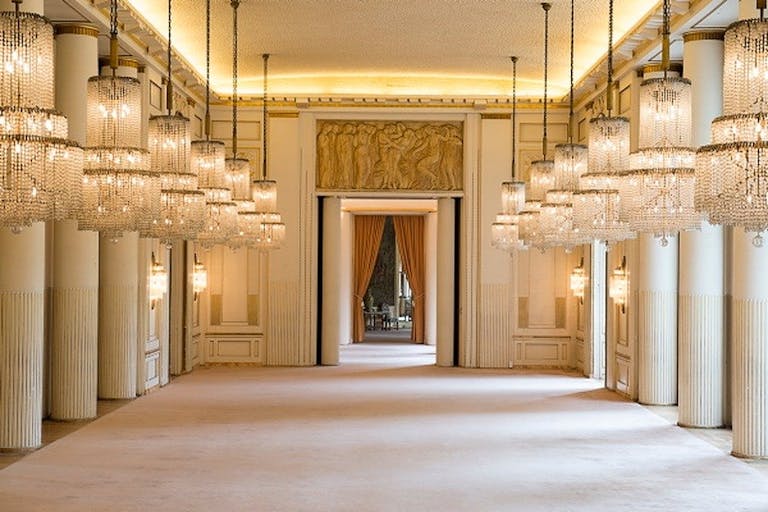 Unique Space in the Heart of 8th District - Image 2