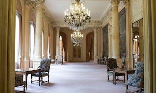 Unique Space in the Heart of 8th District - Image 4