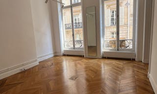 Rue Cambon 200 m2 newly renovated showroom perfect for Fashion Week - Image 2