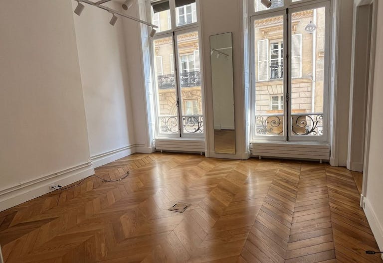 Rue Cambon 200 m2 newly renovated showroom perfect for Fashion Week - Image 2