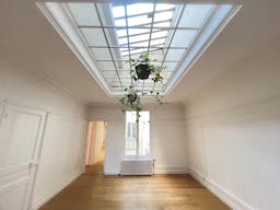 Splendid showroom rue Saint Honoré - Place Vendôme, in the heart of Paris fashion & culture district. - Image 8