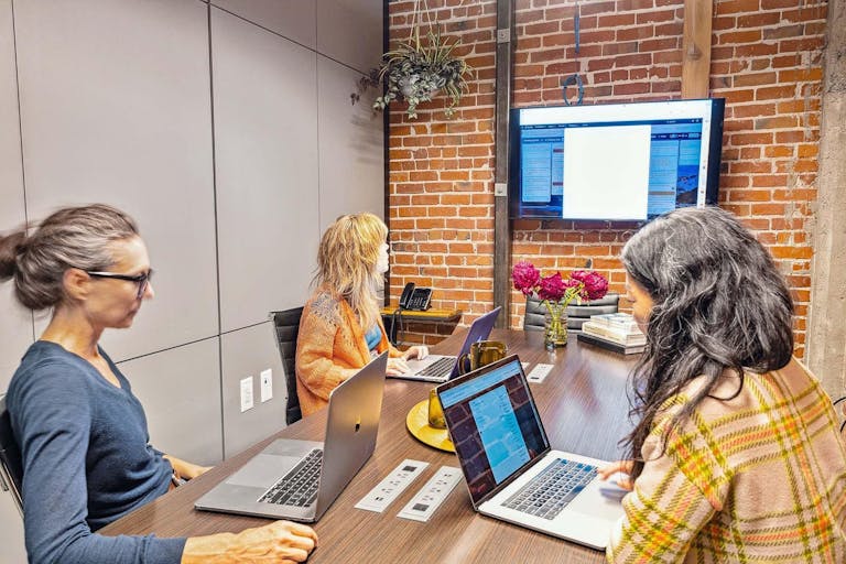 Webster Meeting Room ? seat up to 8ppl - Image 1