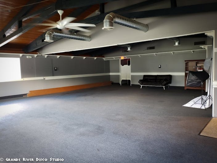 Grande River Disco Studio Photo Lounge & Recording Studio - Image 3