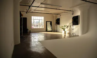 Modern Space w/ Natural Light and Cyc Wall- Industrial Construction Production Studio - Image 4