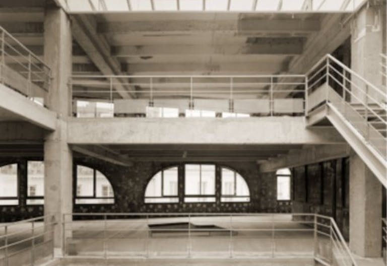 Industrial space of 4000m2 Paris 75018 for your next event, fashion week, photoshoot - Image 1