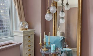 Bohemian meets Vintage apartment - Natural Light, Mantle & Brass Vintage Pieces - Image 8