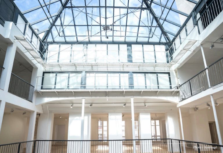 Rue Saint Merri Grand Showroom - Image 3