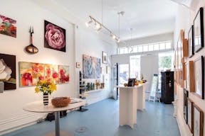 Modern Pop-Up Gallery in Nob Hill - Image 2