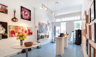 Modern Pop-Up Gallery in Nob Hill - Image 2