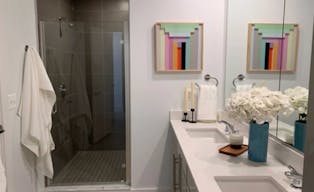 Luxury Loft with Natural Lighting Available for Small Intimate Parties - Image 10