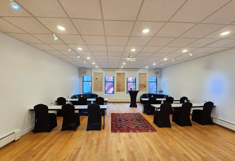 Unique Loft in Prime SoHo - Image 2