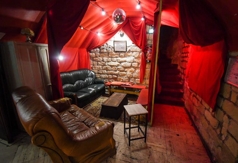 Bar atypique d�cor� par des artistes en plein quartier Montorgueil - Image 4