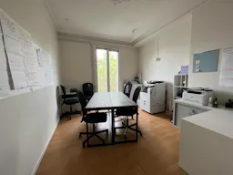 Large Office Apartment In the heart of Paris - Image 0