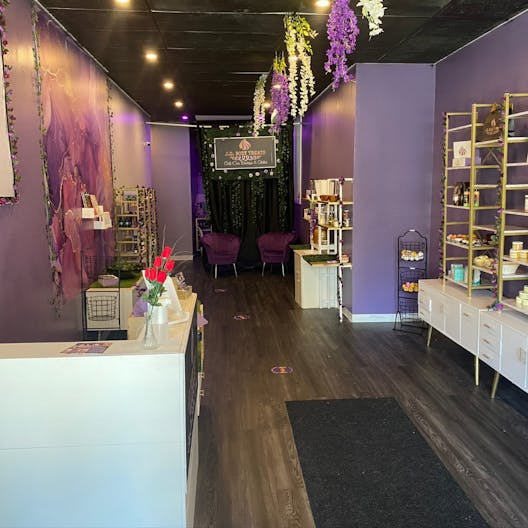 Luxurious Urban Atelier - Image 1