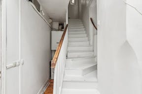 Contemporary Showroom in Le Marais - Image 7