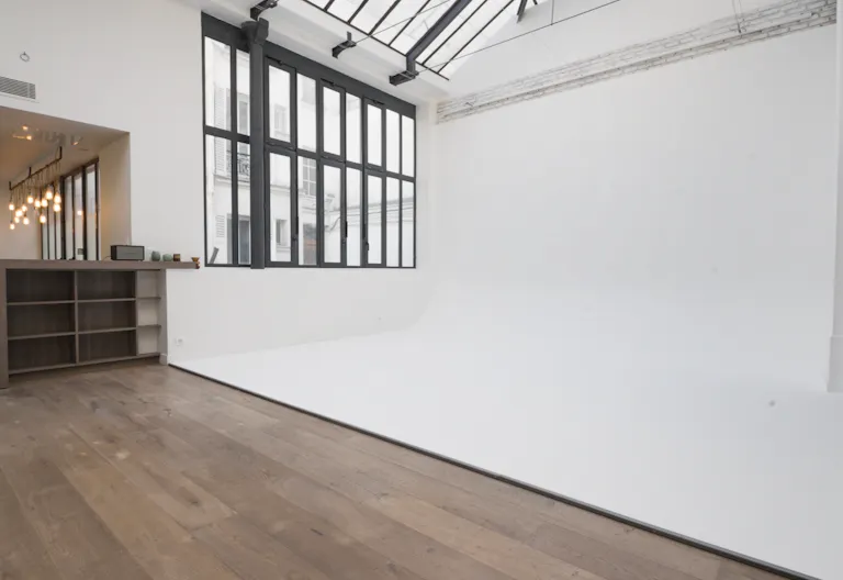 SHOWROOM STUDIO FASHION WEEK - Image 0
