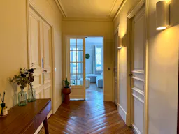 Bel appartement Haussmanien, alliant modernit� et cachet de l'ancien - Image 5