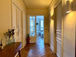 Bel appartement Haussmanien, alliant modernit� et cachet de l'ancien - Image 5