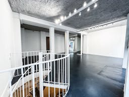 Spacious Gallery Space in the Haut Marais - Image 2