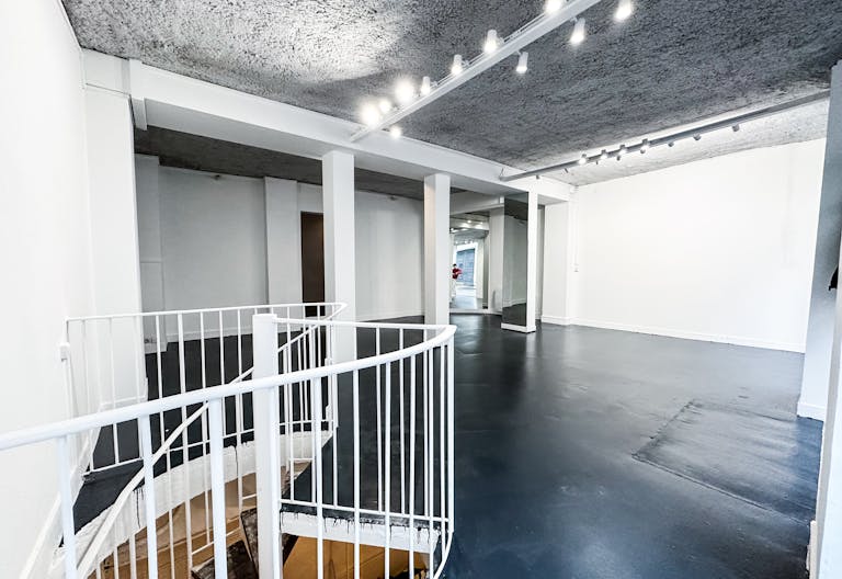 Spacious Gallery Space in the Haut Marais - Image 2