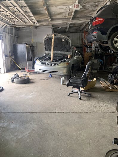 MECHANIC SHOP SPACE APPROX 2500 SQ FT - Image 1