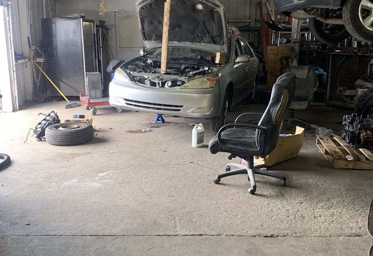 MECHANIC SHOP SPACE APPROX 2500 SQ FT - Image 1