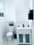 Natural light with indoor and/or outdoor venue - Image 4