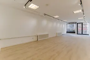 Beautiful White Box in Tribeca - Image 5