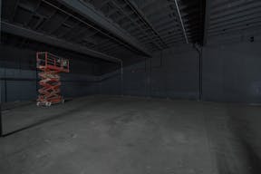 Huge Warehouse Studio in Central LA Washington Blvd with Parking - Image 3