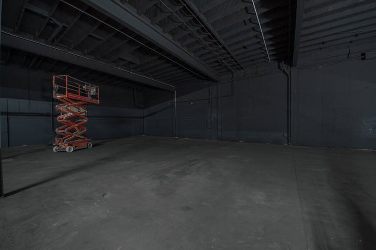 Huge Warehouse Studio in Central LA Washington Blvd with Parking - Image 3
