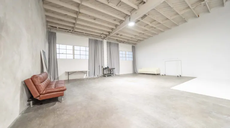 High-ceiling photo studio with a cyclorama wall - Image 1