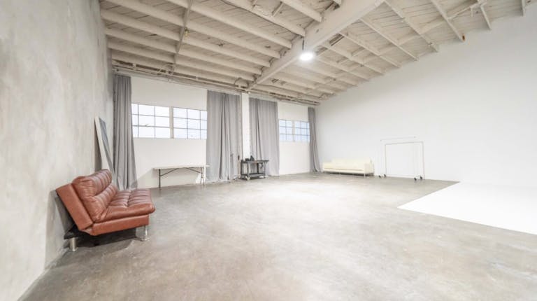 High-ceiling photo studio with a cyclorama wall - Image 1