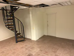 Lokal i A-läge med skyltfönster mot gatan, perfekt för pop up store - Image 7