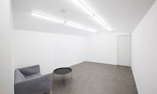 Espace au pied du centre Pompidou - Image 1