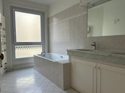 Apartment Showroom in Saint-Germain - Image 7