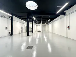 Ampio spazio espositivo stile industriale in Porta Venezia Milano - Image 1