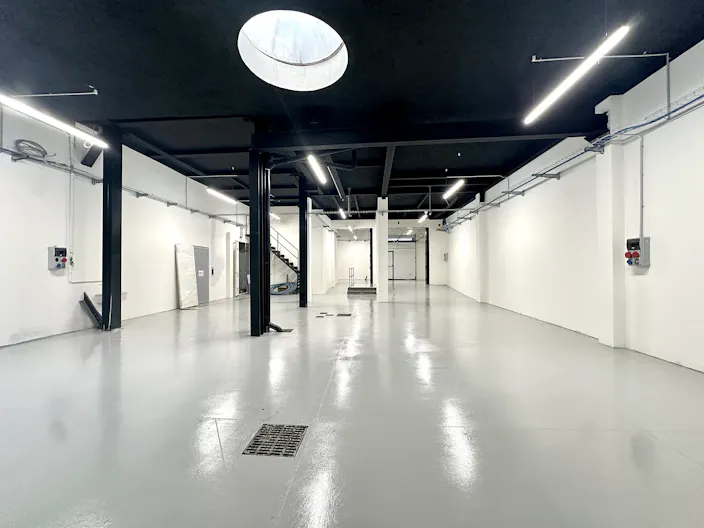 Ampio spazio espositivo stile industriale in Porta Venezia Milano - Image 1