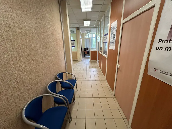 Décor/Lieu de tournage: Commissariat - Image 4
