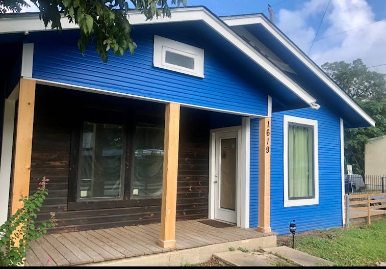 Office/Retail w/Studio Option South of DT - Image 0