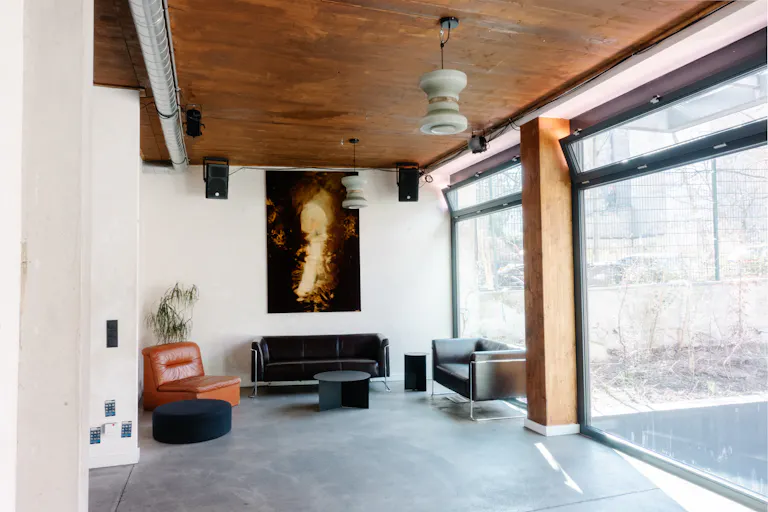 Dynamic Art Gallery & Pop-up Venue in Kreuzberg/Neukölln - Image 4