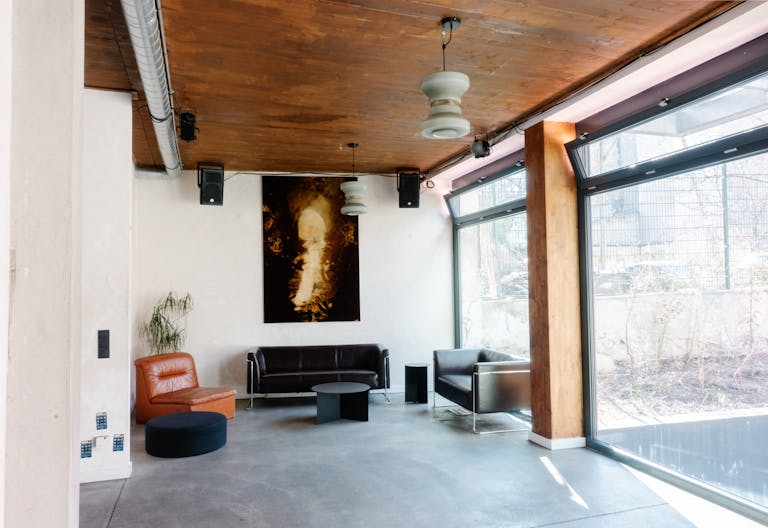 Dynamic Art Gallery & Pop-up Venue in Kreuzberg/Neukölln - Image 4