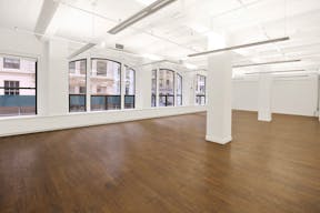 Showroom in Busy Midtown - Image 2