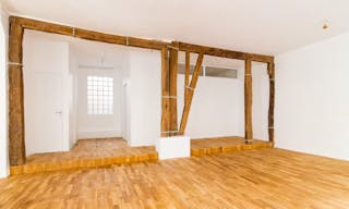 Bright Pop Up Boutique in Pigalle - Image 1